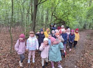 "Rybki" na wycieczce w lesie