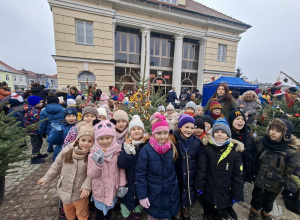 Dekorowanie choinki na Placu Kościuszki