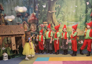 Krasnoludki żegnają Śnieżkę