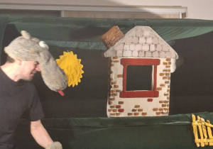 Aktor przebrany za wilka