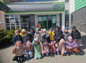 "Wiewiórki" na wycieczce w banku