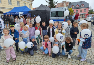 Wspólne zdjęcie z balonami grupy "Sowy"