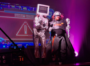 Grupa IV i VI na przedstawieniu pt. "WIRUŚ I CYBERBOT"