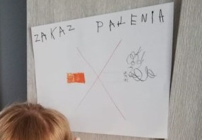 Znak zakazu palenia papierosów.